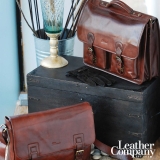 Zijn leren aktetassen nog wel geschikt voor op kantoor?Leather Company – Blog